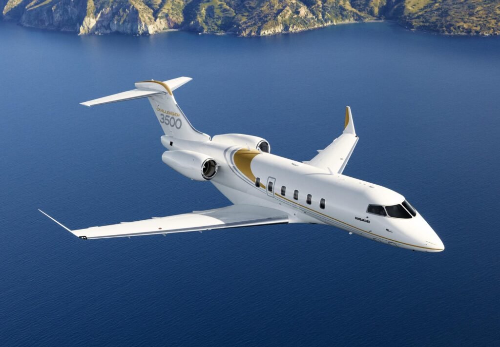 81724 challenger3500exteriorinflightbluewaterandmountains 284609
